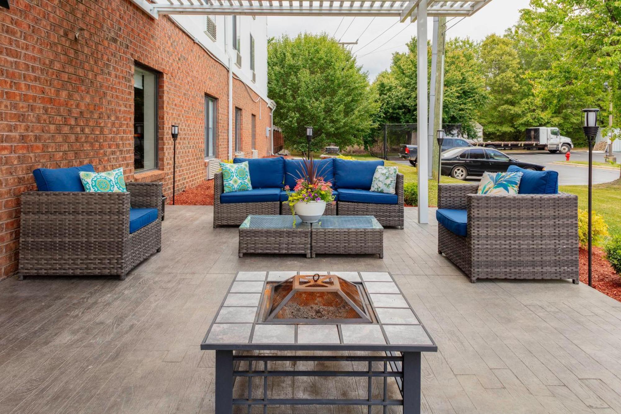 Holiday Inn Express & Suites Roanoke Rapids By Ihg Ngoại thất bức ảnh